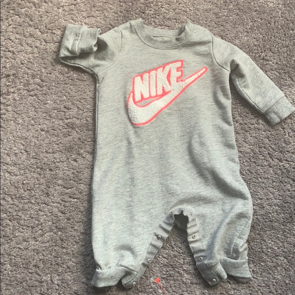 Baby girl Nike onesie fit